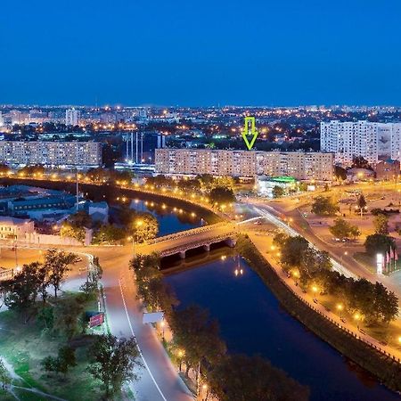 Apart Na Himnaziinoi Naberezhnii Kharkiv Exterior photo